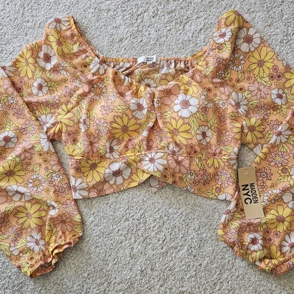 NWT Madden NYC Junior's Cropped Back Tie Top with Blouson Sleeves - Picture 4 of 9